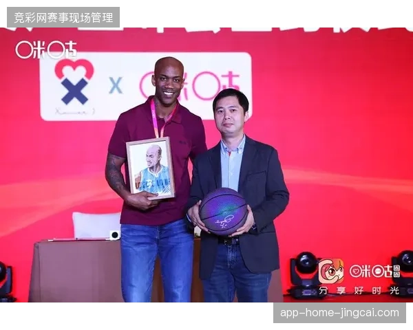 万事达中心通过票务数据反哺衍生品采买，现场入场流量精确指引周边库存配比